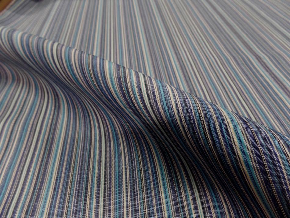 Tissu toile de bache a fine rayure ton de bleu3