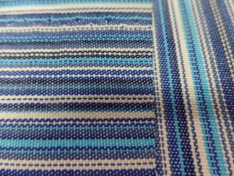 Tissu toile de bache a fine rayure ton de bleu6