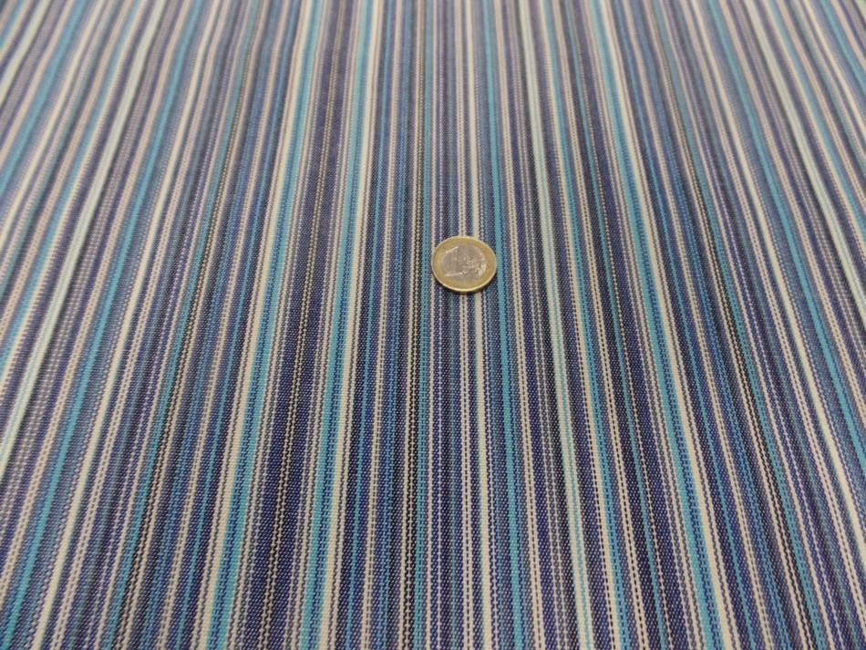 Tissu toile de bache a fine rayure ton de bleu80