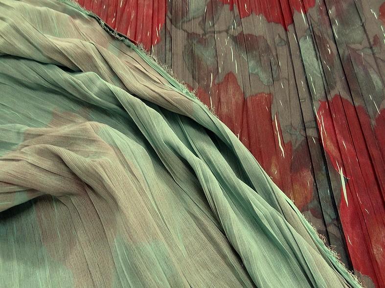 Tissu voile froisse plisse grosses fleurs 1