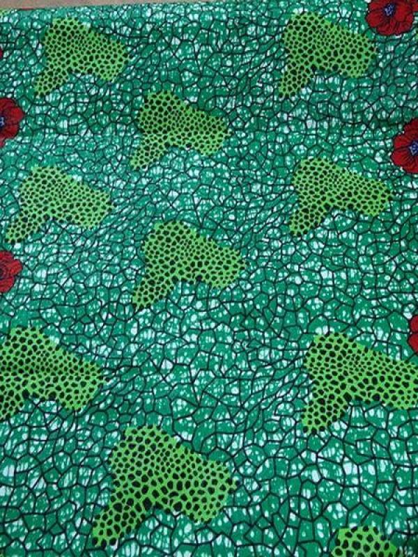 Tissu wax beaux pavots sur fond vert prairie