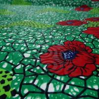 Tissu wax beaux pavots sur fond vert prairie