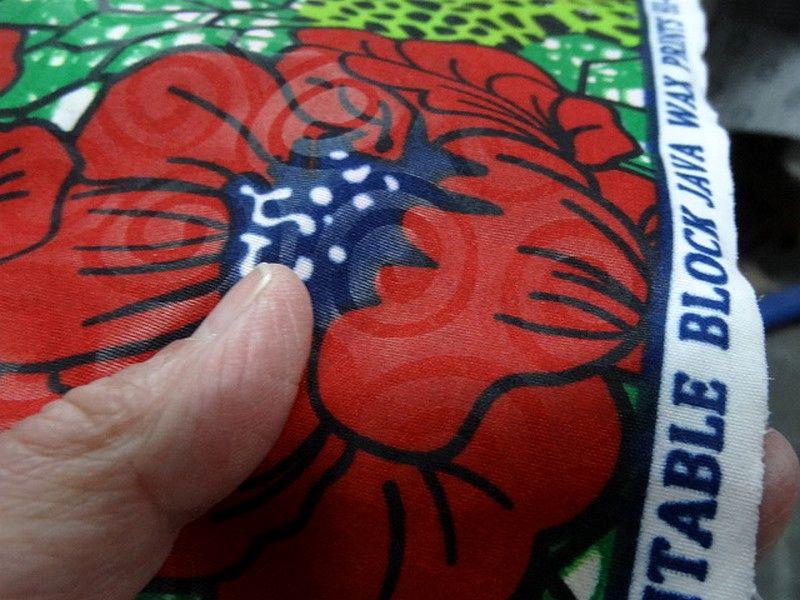 Tissu wax beaux pavots sur fond vert prairie