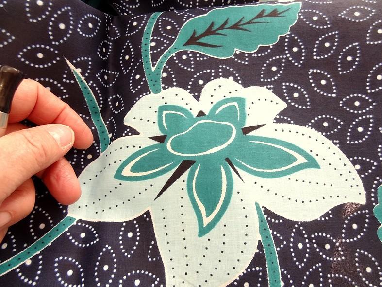 Tissu wax coton fond marine grosses fleurs turquoise blanc