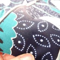 Tissu wax coton fond marine grosses fleurs turquoise blanc