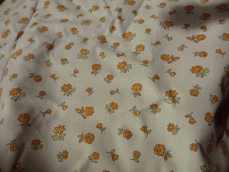 Toile coton beige rose fleurs orangees 1 