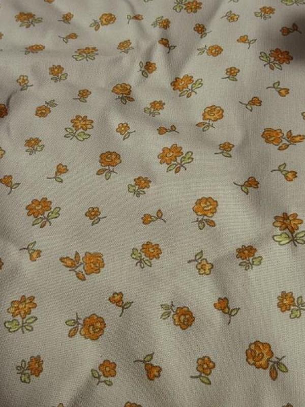 Toile coton beige rose fleurs orangees 1 