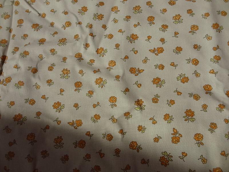 Toile coton beige rose fleurs orangees 2 