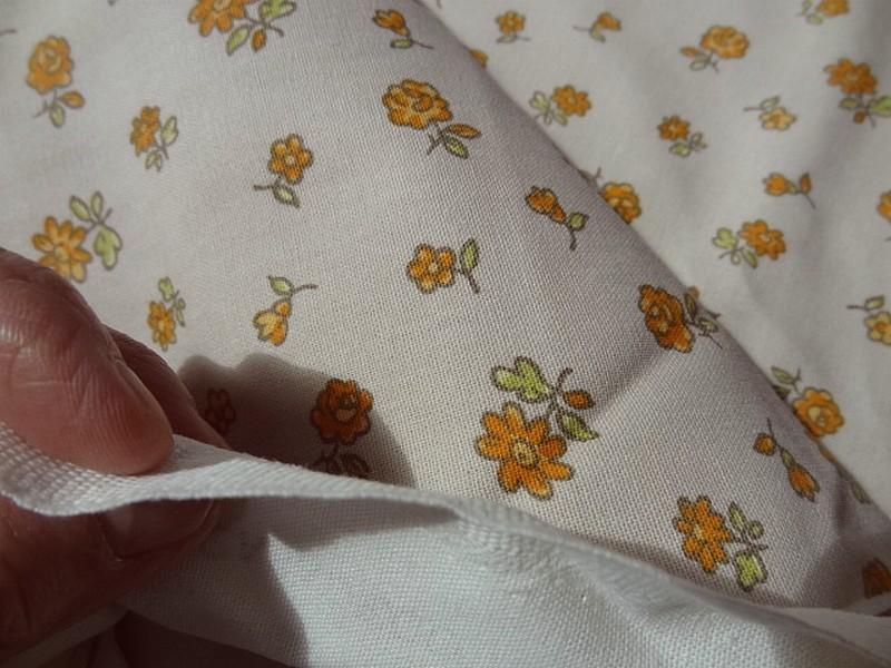 Toile coton beige rose fleurs orangees 4 