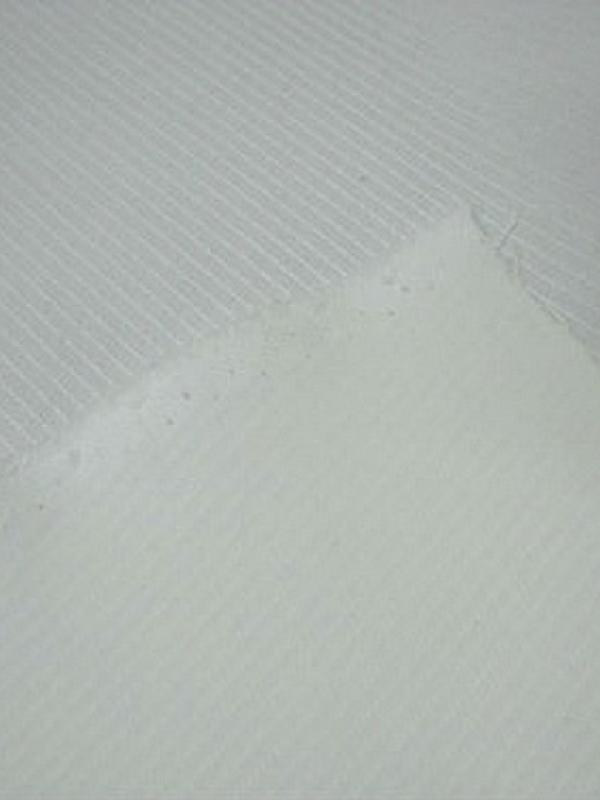Toile coton blanc fines raies satin en relief 2 