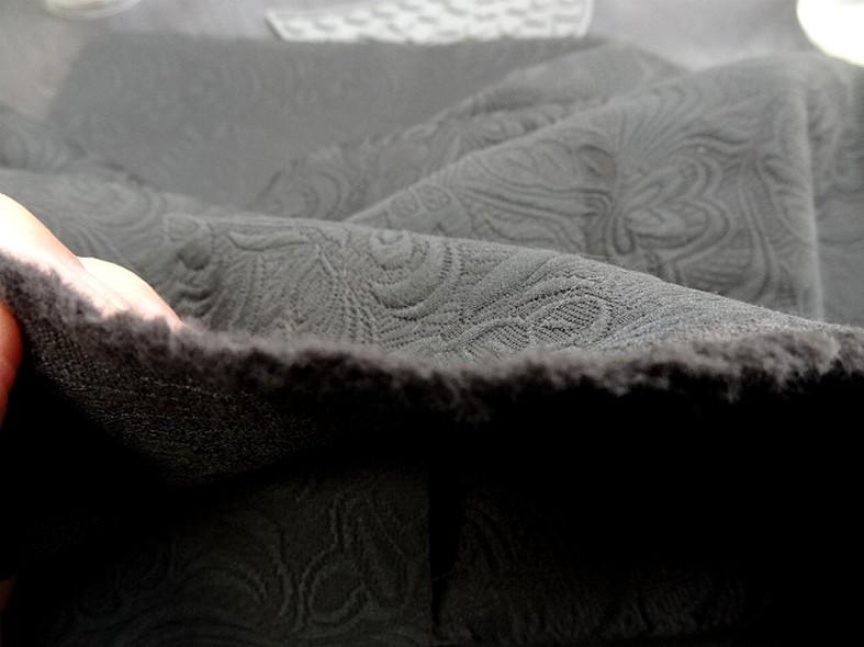 Toile damassee gris fonce motif relief 4