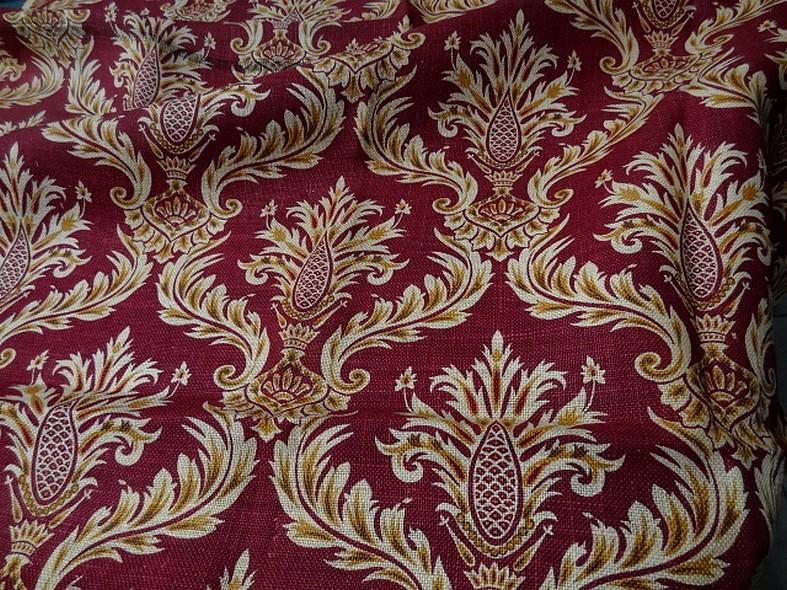 Toile de jute imprimée motif baroque fond rouge framboise