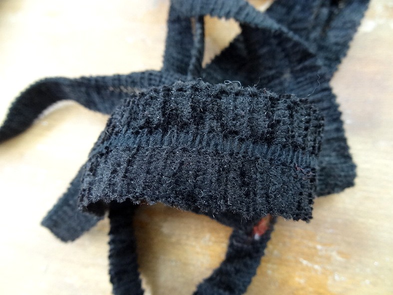 Tresse a border biais velours noir 1