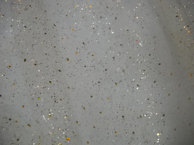 Tulle blanc casse a paillettes 1
