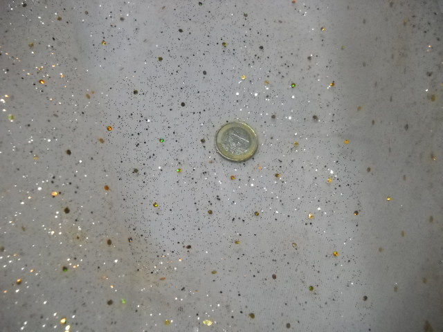 Tulle blanc casse a paillettes 2