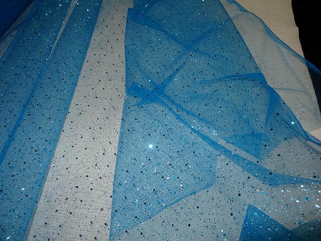 Tulle bleu azur a paillettes