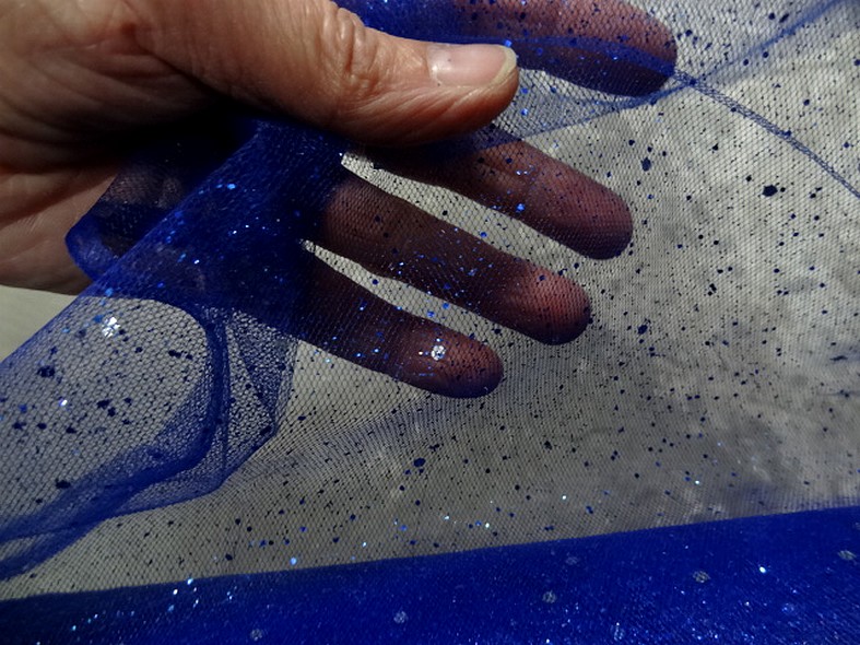 Tulle bleu saphir paillettes projetees 1