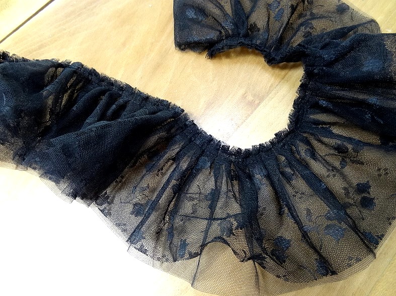 Tulle double epaisseur pre fronce fleuri 1