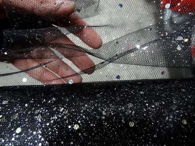 Tulle noir paillettes projetees 3