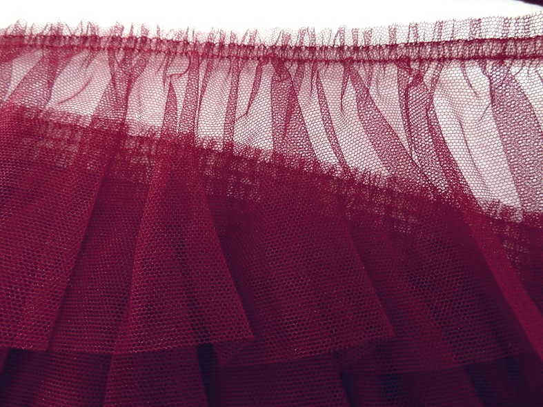 Tulle plisse bordeaux 1