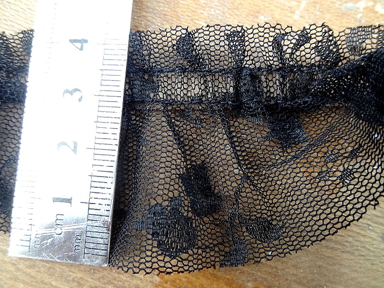 Tulle pre plisse noir motif tulipe 2