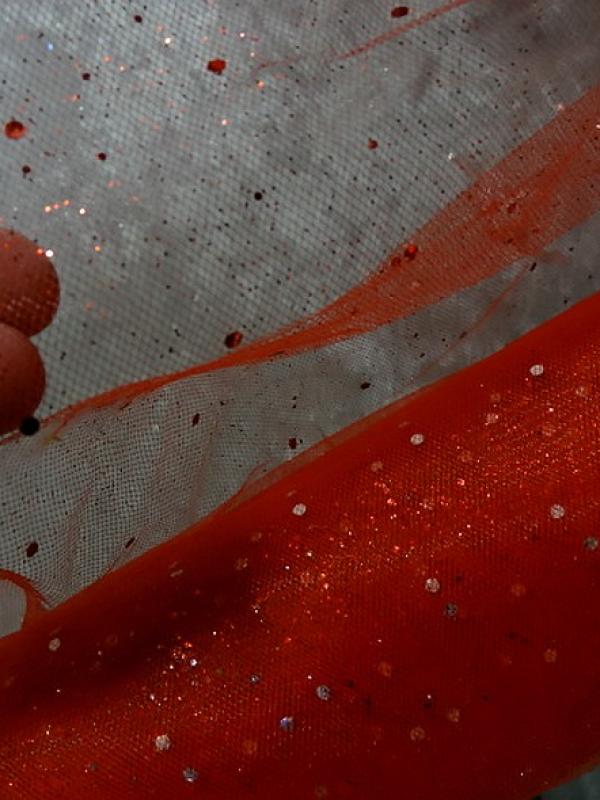 Tulle rouge vermillon paillettes projetees 2 
