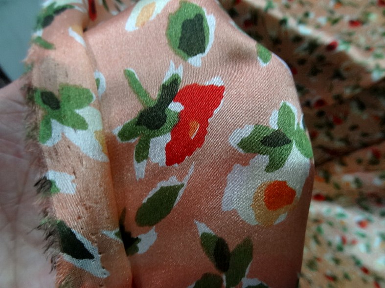 Twill de soie fond saumon fleuri 3