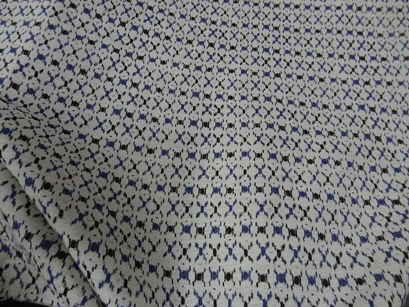 Twill de viscose blanc casse petits motifs 1