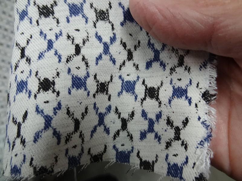 Twill de viscose blanc casse petits motifs 2