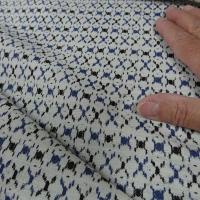 Twill de viscose blanc casse petits motifs 4 