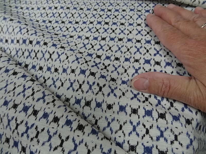 Twill de viscose blanc casse petits motifs 4