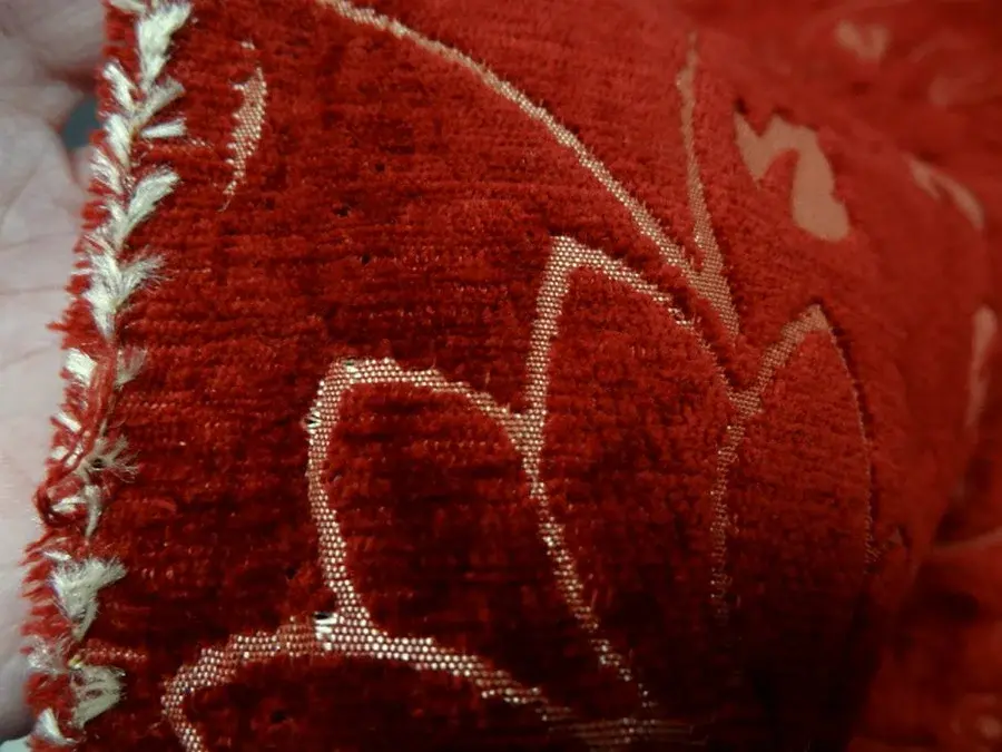 Velours ameublement jacquard bordeaux beige dore fleuri 1