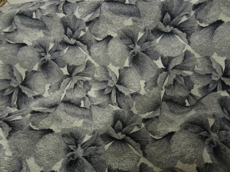 Velours ameublement tons gris larges fleurs 1