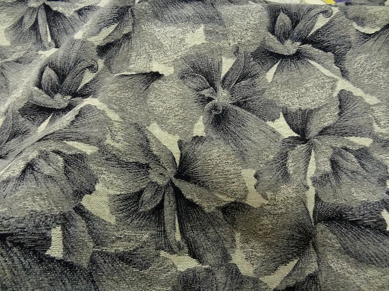 Velours ameublement tons gris larges fleurs 2