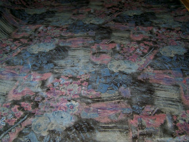 Velours coton ras marron fonce motif fleuri rose bleu floute 1