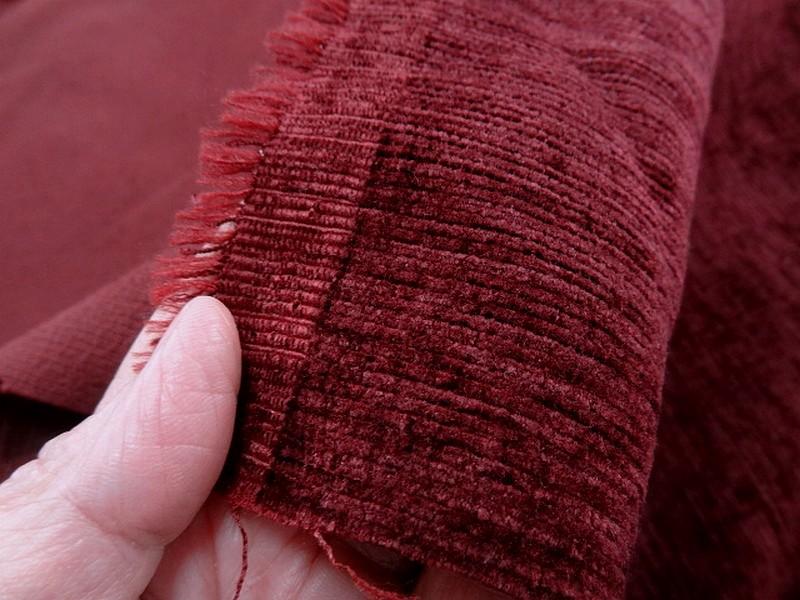 Velours d ameublement chenille teinte bordeaux 2