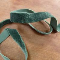 Velours elastique vert epinard 16 mm 1 