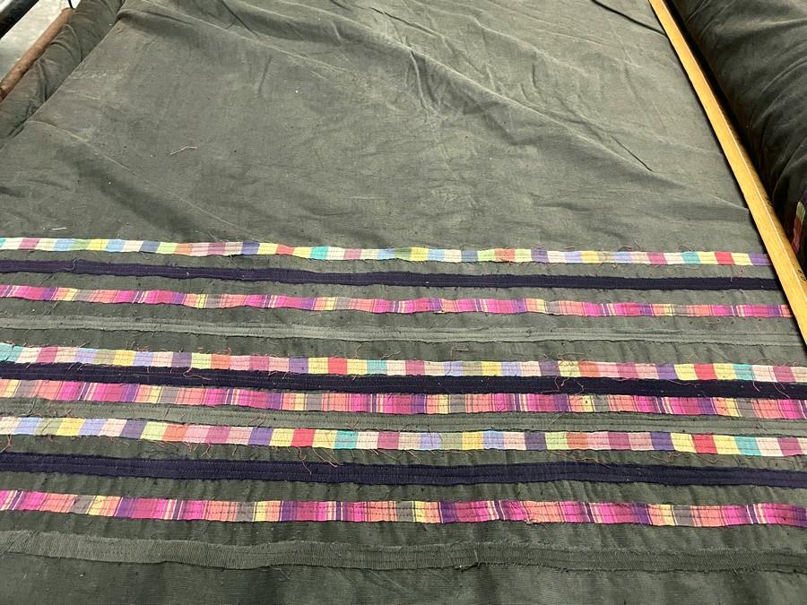 Velours mille raies kaki avec embase de rubans surpiques