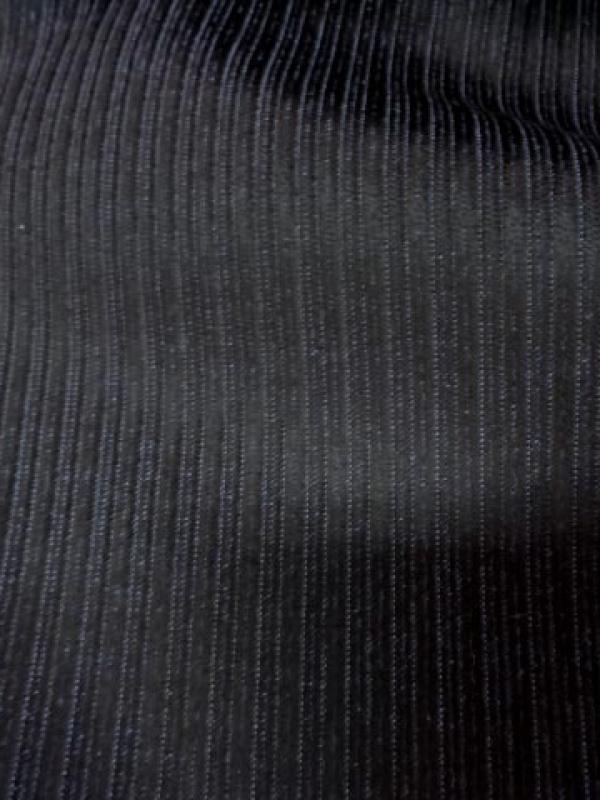 Velours noir a cotes moyenne sur fond bleu3