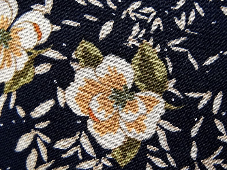 Viscose bleu nuit fleurs kaki et saumon 4