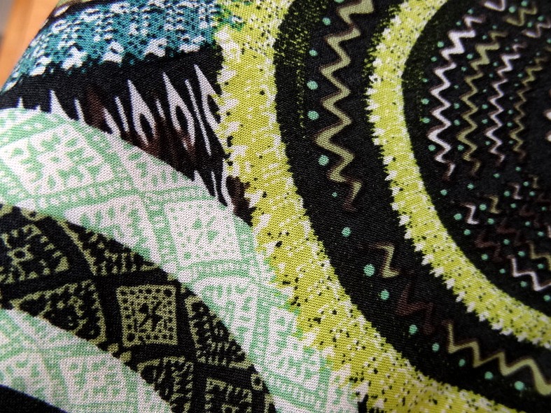 Viscose coton motif africain noir et anis 1 1