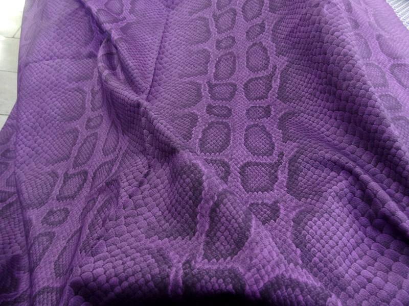 Viscose coton motif reptile prune 2 