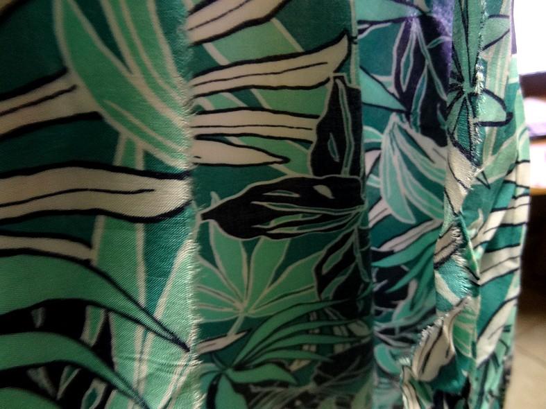 Viscose feuilles de palmier jade et bleu marine 1