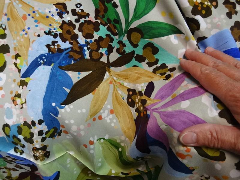 Viscose fond jade motif nature peinte 2