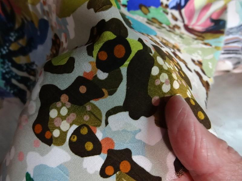 Viscose fond jade motif nature peinte 6