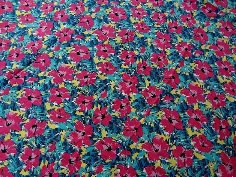 Viscose fond jaune fleurie fuchsia et bleu vert 1