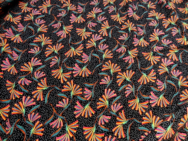 Viscose fond noir imprime fleuri multicolore 3