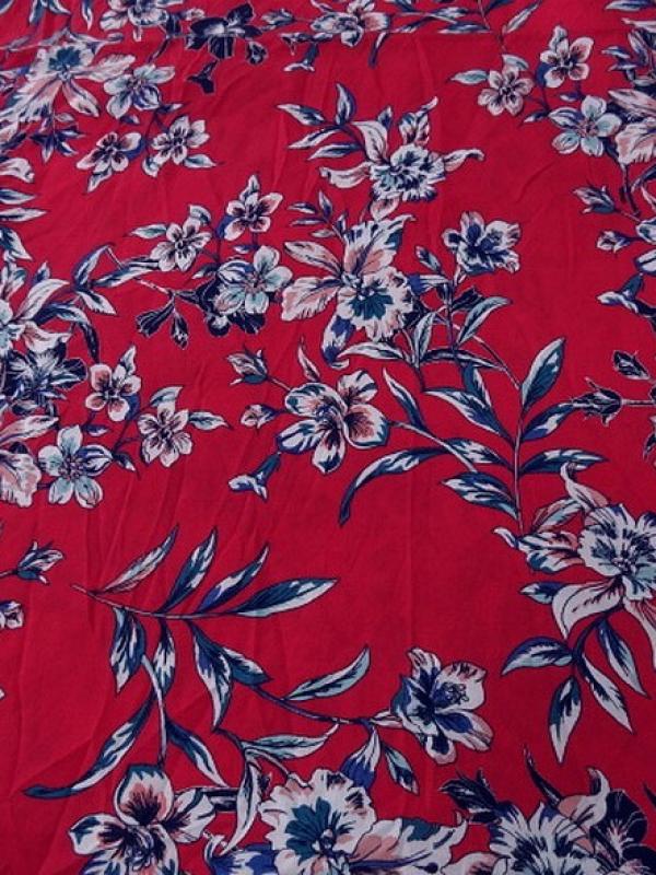 Viscose fond rubis fleurs bleu canard 1 