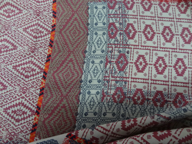 Viscose motif patchwork ethnique rose 2