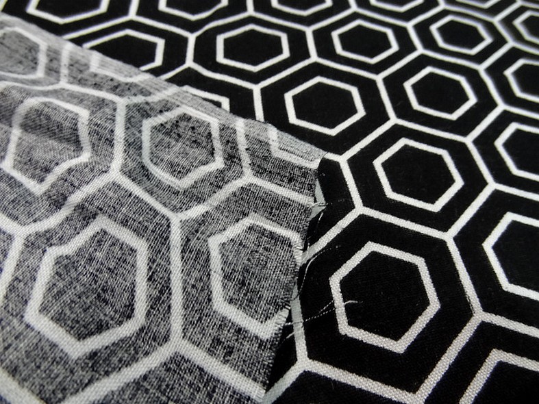 Viscose noir motif hexagone blanc 3